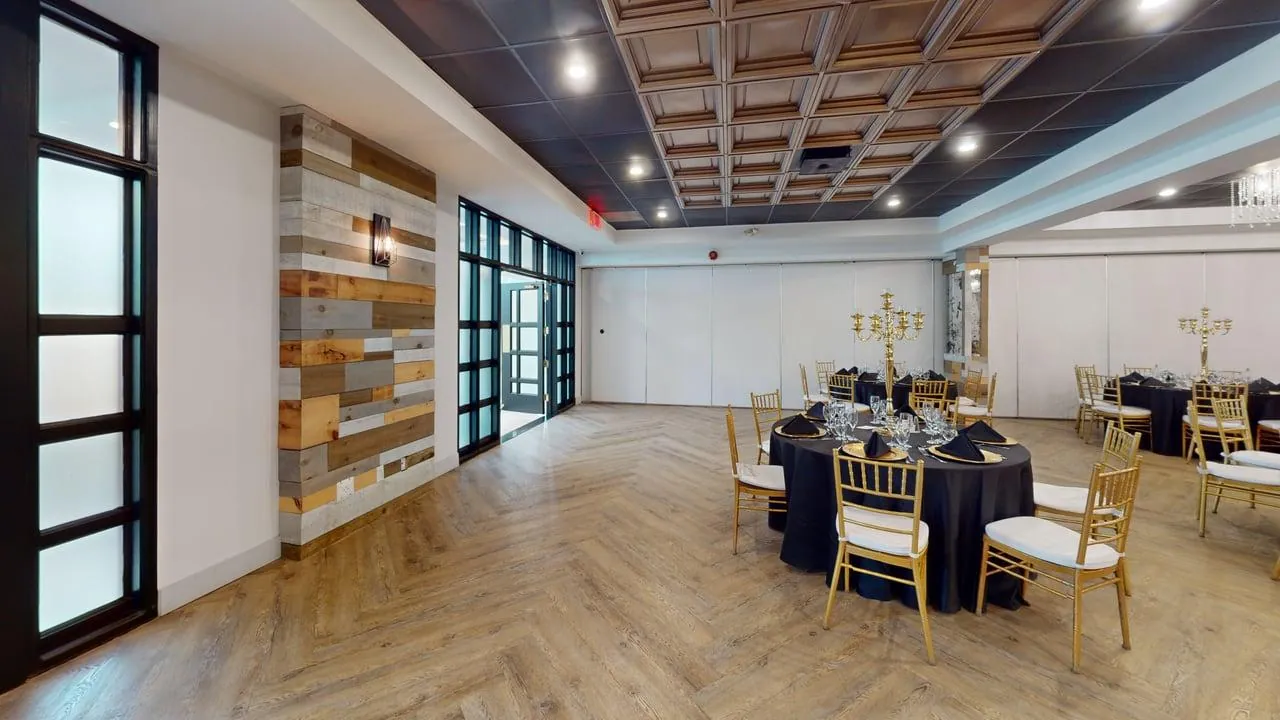 Corporate room with round tables and natural light